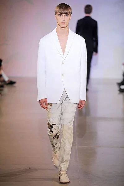 Look 32